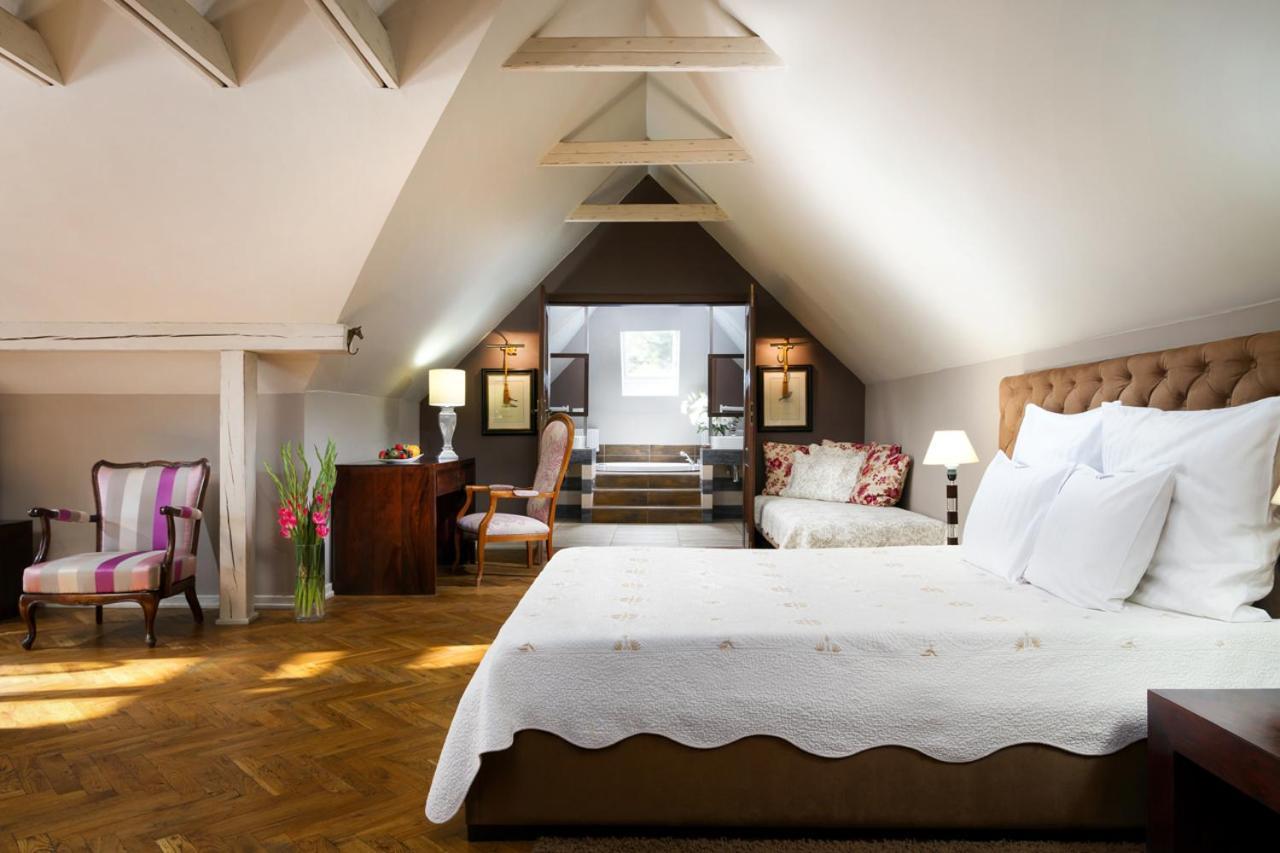 Villa Riccona Bronisze Екстериор снимка