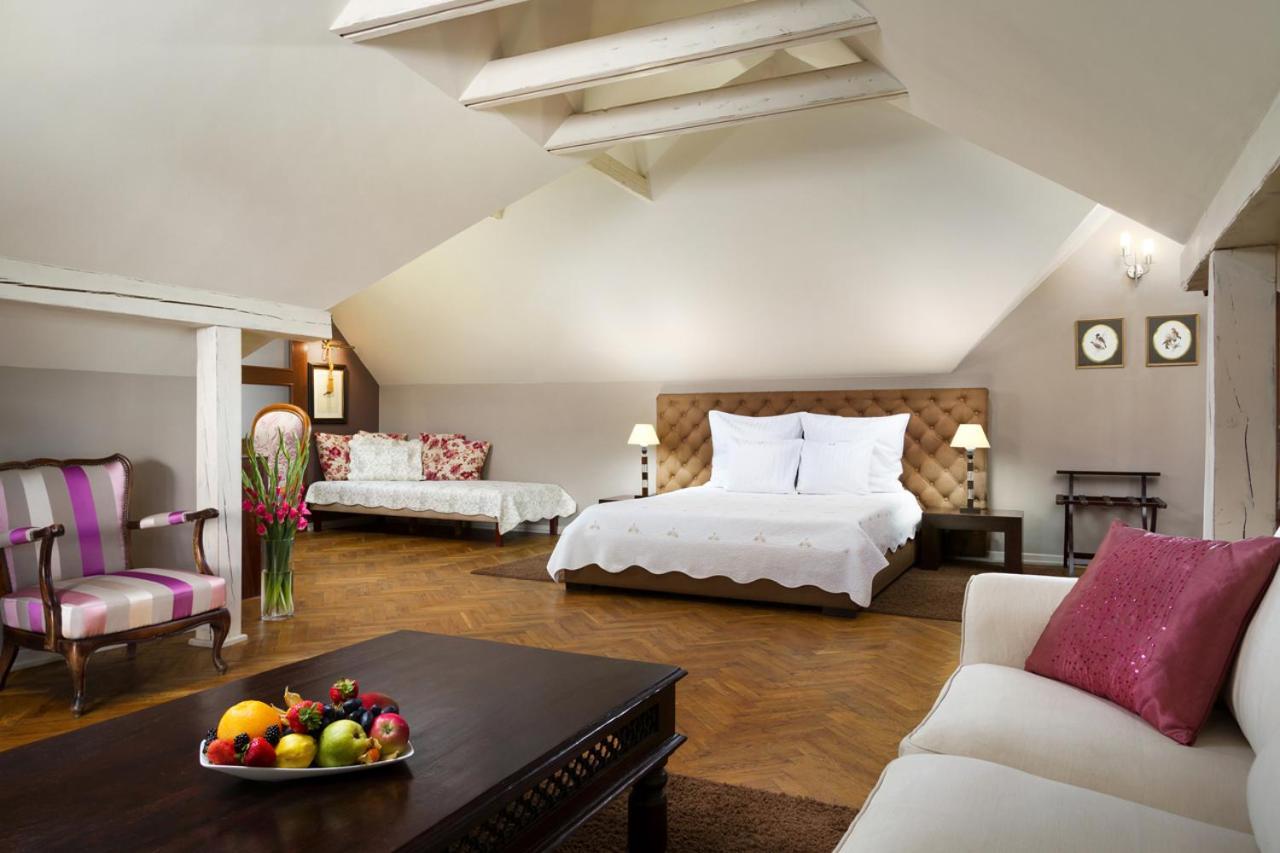 Villa Riccona Bronisze Екстериор снимка