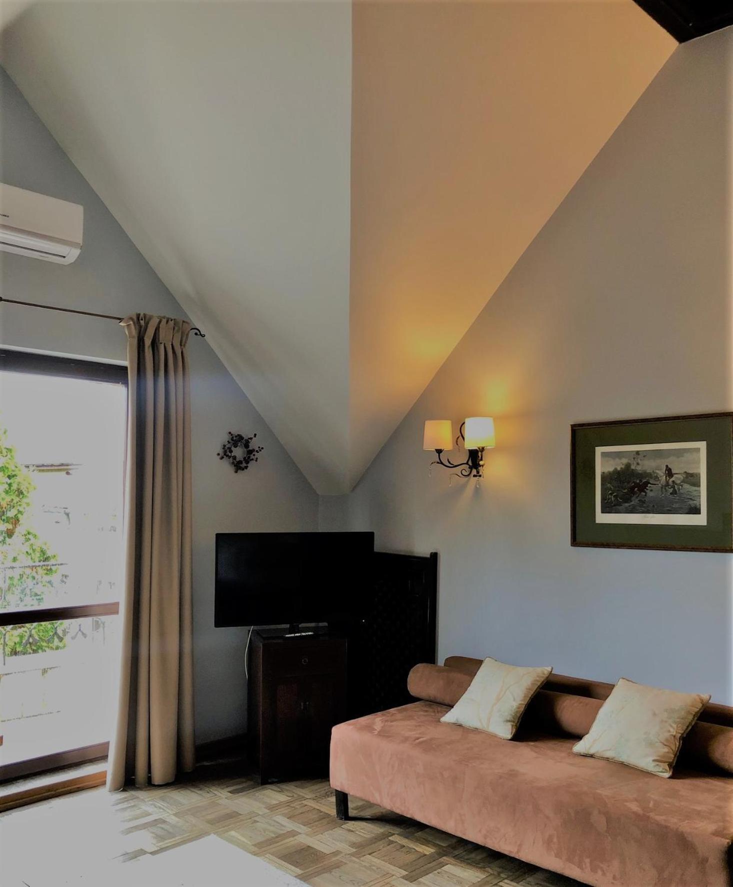Villa Riccona Bronisze Екстериор снимка